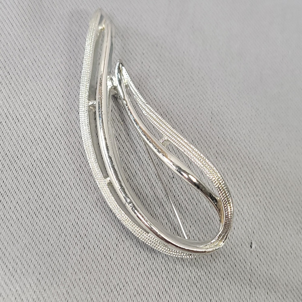 Sarah Coventry Vintage Brooch Silver Tone Abstract Leaf Swirl Pin MCM Textured